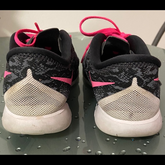 Women's Nike Free 5.0 Gray w/ Hot Pink Size 7.5 - Picture 5 of 6
